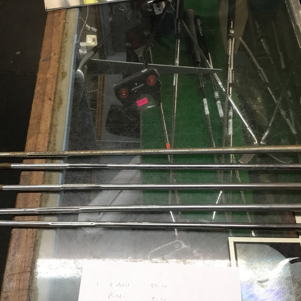 
                      
                        Acushnet bullseye putters 5 total
                      
                    